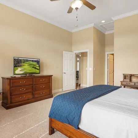 King Suite! Stay & Play Rates! Overlooking 9th fairway at Osage National!
