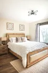 Designer Home: A+ Views HotTub Pool GameRoom Grill - balcony