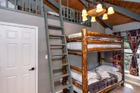Cozy Treehouse steps from Beech Mtn ski resort, Restaurants, Trails and Fishing! - Alphydda