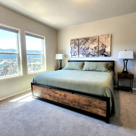 Grandview Getaway offers spectacular views overlooking the Clearwarter river.