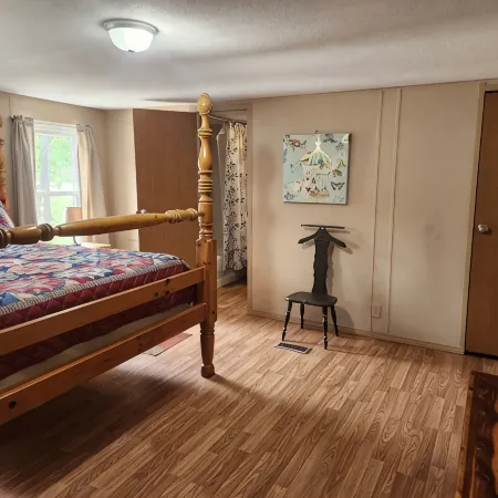 Pop's Place - Beautiful lake view 3bd/2ba on 6 acres.