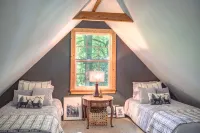 Visit #mytreetophideaway located in Banner Elk, NC, nestled high in the trees. - Alphydda