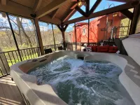 Romantic Get-a-Way!! 1954 Rail Road Caboose!! Relaxing Hot Tub! - Wifi