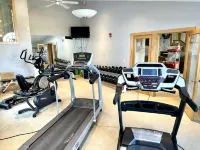Brand New Listing! Amazing 4 Bedroom Townhome with your own private Hot Tub!!! - 피트니스 시설