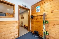 A Charming Chalet with Hot Tub 1 Mile to Mt. Snow - Chalets