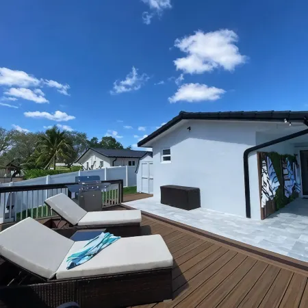 Waterfront Fort Lauderdale House with Heated-pool -  3 Bedrooms 1.5 bathrooms