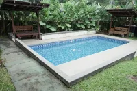 Warmo Cottage - مسبح
