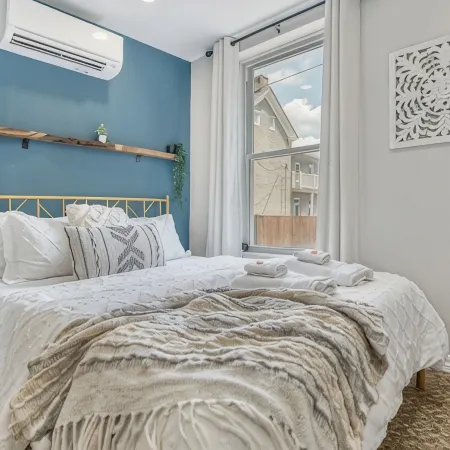 Cozy, dog-friendly, downtown