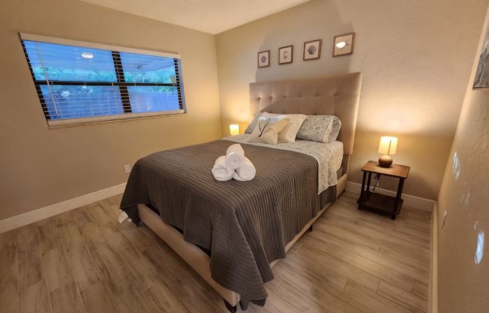 Stylish! 3 bedroom duplex -minutes from the beach
