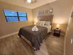 Stylish! 3 bedroom duplex -minutes from the beach