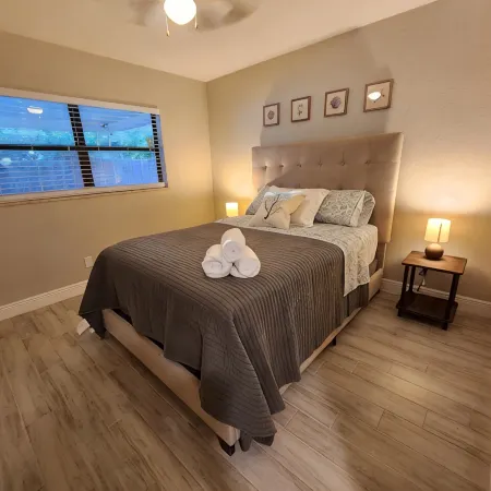 Stylish! 3 bedroom duplex -minutes from the beach