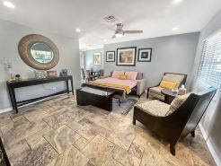 Backyard Paradise - POOL, MINI GOLF & BAR