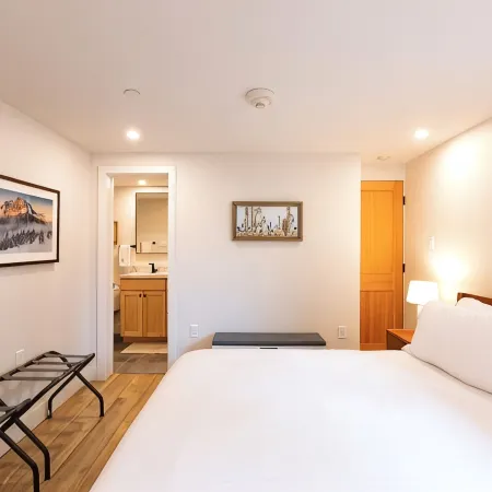 Beautiful 2 Bed / 2 Bath in Vail Village – Walk to Gondola One or Golden Peak!