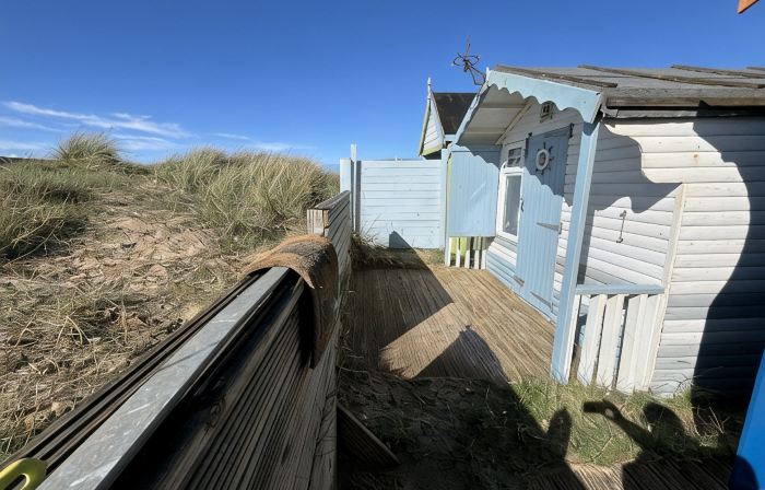 Cosy, traditional Norfolk cottage with option to book beach hut (seasonal)