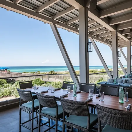 Vibe! Coastal Living Experience! Screened Pool!