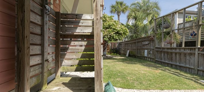 Tiny but perfect, super close to the beach. Hotels in Folly Beach