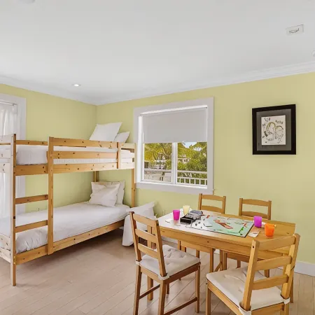 KEY LARGO 5 Bed Waterfront STUNNER with Elevator, Pool & Dock mins to the Reef