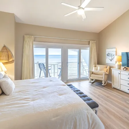 Beautiful, Large Gulf Front Condo - Private Beach - Beach Set up Included