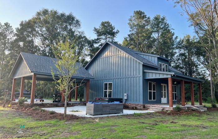 2-Bedroom Cabin Overlooking a Private Lake with Dock and Kayaks