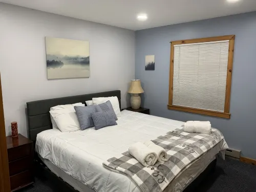 Visit Willow’s Place! All Season Pocono Retreat!  Kayaks, Canoes and Pedal Boat! - Gym