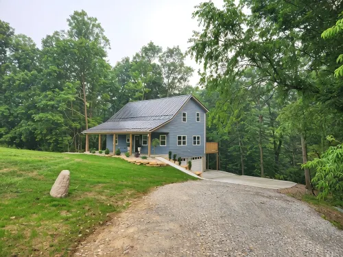Quiet cabin 30 min from wineries, restaurants, Sugar Creek & Walnut Creek. - WiFi