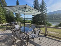 10 Acre Private riverfront retreat w/ dock and 1,000 ft waterfront - Boutique
