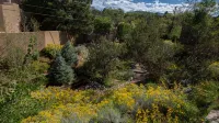 Read Our Reviews!  in Amazing Historic District, Easy Walk to Plaza & Canyon Rd. - ジャグジー