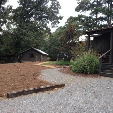 Peaceful Cabin on 8 wooded acres 3 Miles From MSU Campus