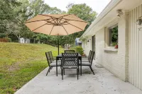 The Abode at Roswell. A Charming 4-bedroom with handicap accessible features. - Wifi