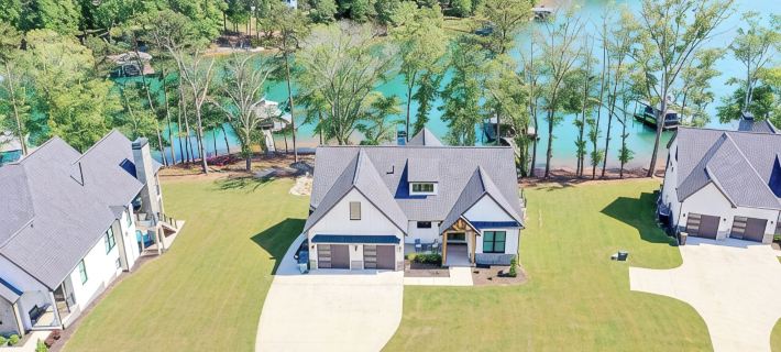 Brand New 6Br/6BA Luxury Home, 20 Min to Clemson. Flat Lot/Firepit/Pool Table! オコニーのホテル