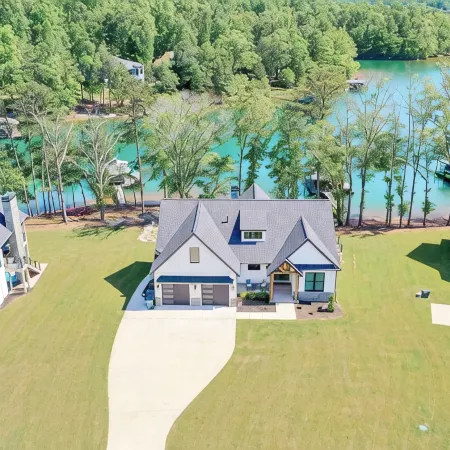 Brand New 6Br/6BA Luxury Home, 20 Min to Clemson. Flat Lot/Firepit/Pool Table!