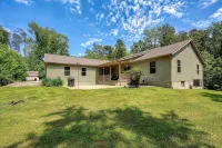 Minutes to Caves! Private Woods! Game Room & Media Room! Great for Get-togethers - 3-Star