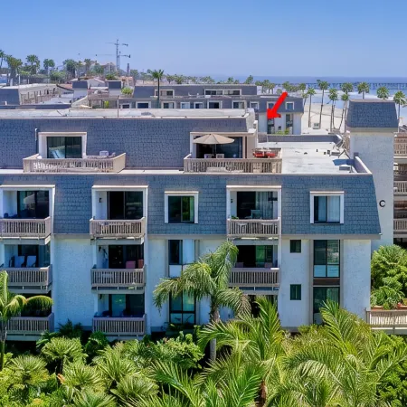Northcoast Village Beautiful Penthouse w/ large rooftop deck and VIEWS!