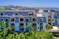 Northcoast Village Beautiful Penthouse w/ large rooftop deck and VIEWS! - ที่มีฟิตเนส