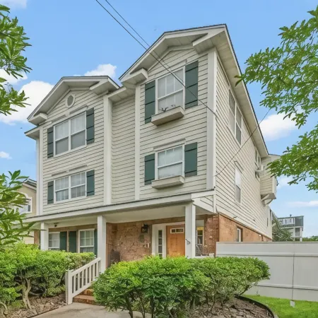2 min walk to the beach! Gorgeous and spacious home perfect for a group!