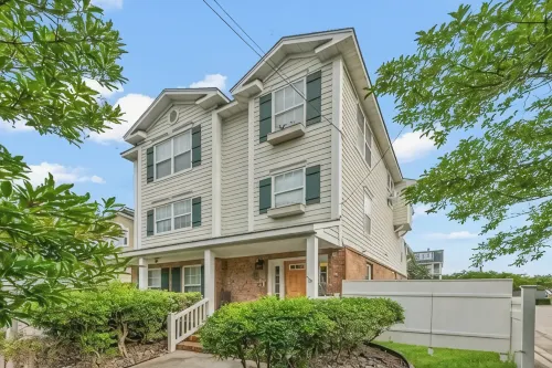 2 min walk to the beach! Gorgeous and spacious home perfect for a group! - Jacuzzi