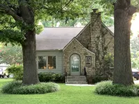 Charming and Cozy Stone Cottage Near Tulsa Expo Square and Downtown - 4つ星