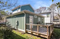 The Westchester - A modern bungalow 9-minute walk to downtown Ball Ground - Boutique