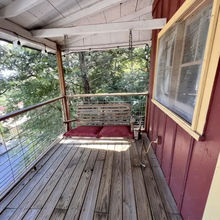 Romantic Cabin with Jetted Tub!  Minutes to Branson Landing and 76 Strip