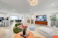 Near Strip •Beautiful 6BR8 Beds•New Furniture - เปิดใหม่