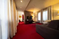Famous House - Ramah Hewan Peliharaan