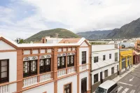 TenoHomes Tabaiba Guesthouse - parking