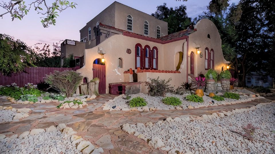 Hidden Gem Sleeps 10+! Children & Pets Welcomed!