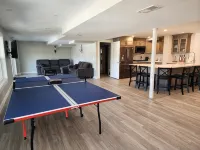 Luxury Hillside House with a Picturesque Mountain View - WiFi