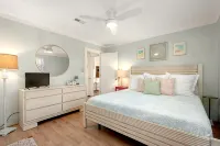 Charming OCEANSIDE Cottage Steps from the Beach in South Nags Head - 비치
