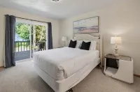 Modern Lake Superior Lakefront Cabin with Private Beach Access! - 4 étoiles