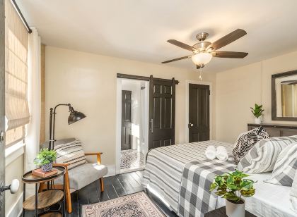 11 bedroom Lodge - Swim Spa/Hot Tub - Firepit - Game room - sleeps 26