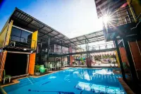 Retro Box Hotel Chumphon - Pool