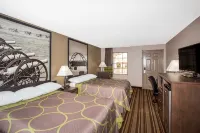 Super 8 by Wyndham Springdale AR - parking