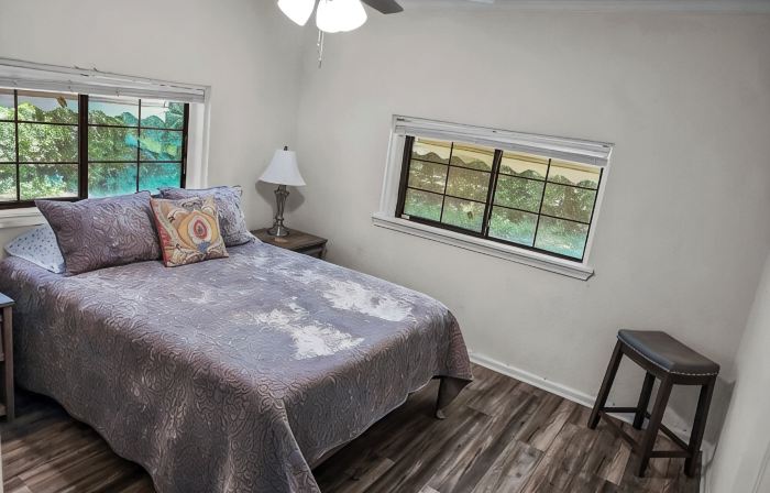 Luxurious beds, remodeled, very clean, quiet neighborhood, big backyard & tree!!